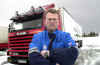 Vidar poserer for Sunnm�rspostens fotograf